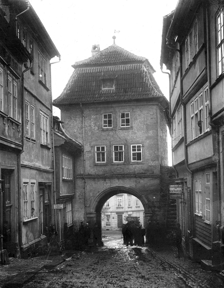 Platzhalter einer Ausstellung ohne Titelbild, roter Hintergrund